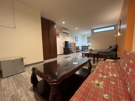 Room 8052 台南市區，生活機能佳，近成大，4人套房，17坪(約51m2)